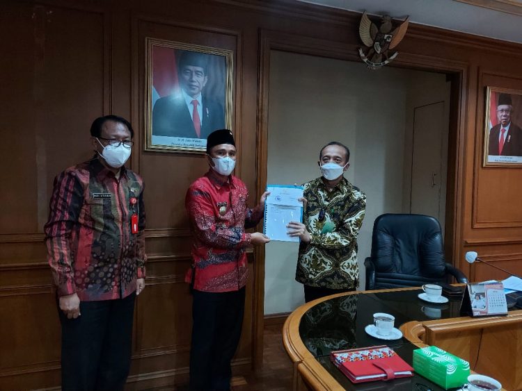 Parosil Perjuangkan Listrik Suoh dan Sengketa Agraria