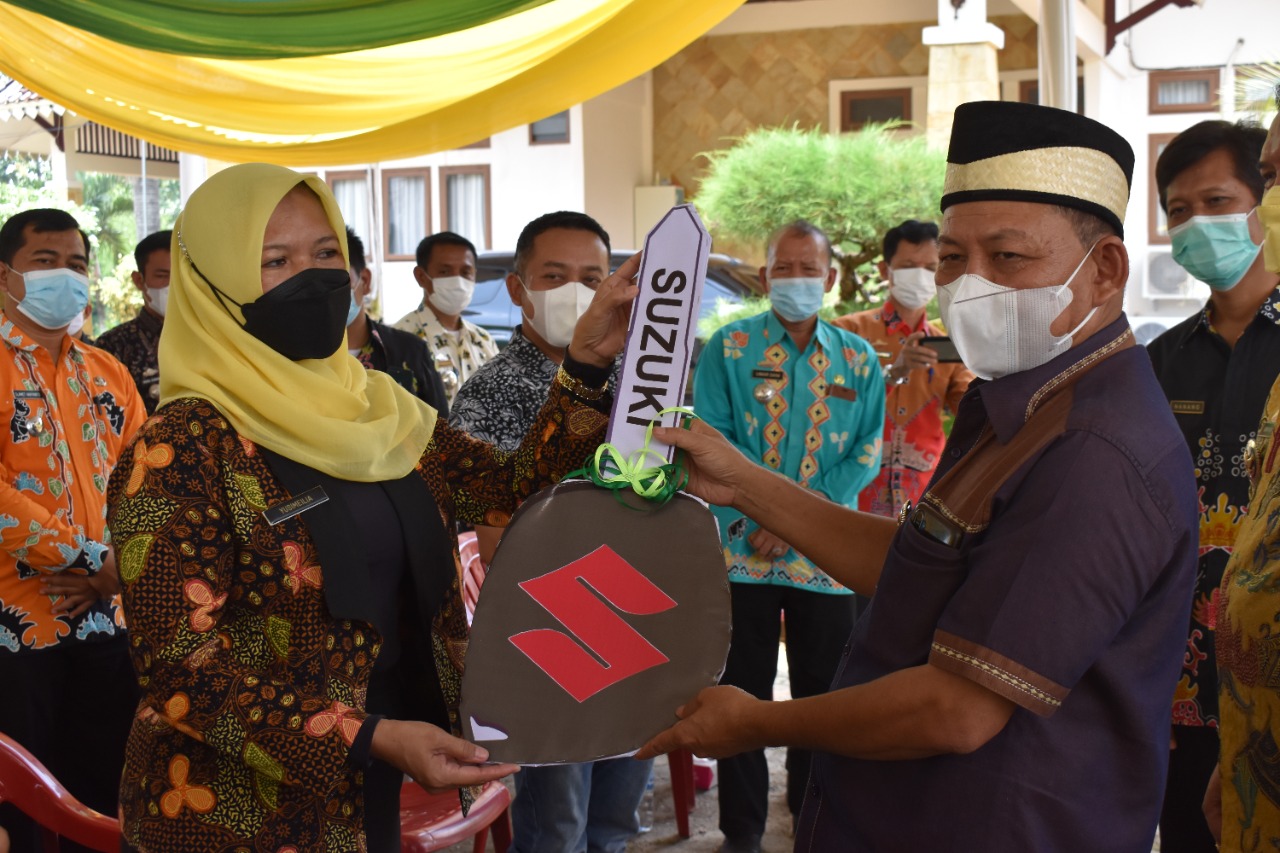 Dawam dan Azwar Serahkan Ambulance Public Safety Center