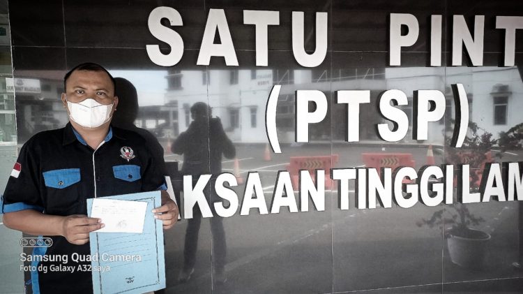 Ketua DPP Pematank, Suadi Romli, Usai Mengadukan Proyek Milik Dinas BMBK Kabupaten Lampung Tengah Ke Kejati Lampung. Foto Eka Putra