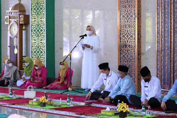 Riana Sari Arinal Pengajian di Masjid Asmaul Husna
