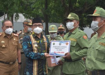 Wahdi Siradjuddin Mengajak Linmas Bekerja dengan Ikhlas