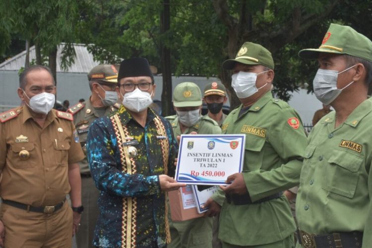 Wahdi Siradjuddin Mengajak Linmas Bekerja dengan Ikhlas