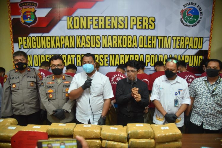 Polda Lampung Temukan 1.300 Butir Ekstasi di Kecamatan Kedamaian