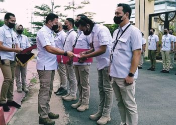 Reynold Hutagalung Beri Penghargaan