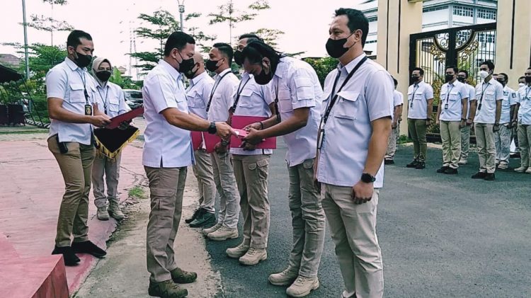 Reynold Hutagalung Beri Penghargaan