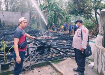 Polsek Menggala Olah TKP Kebakaran Rumah