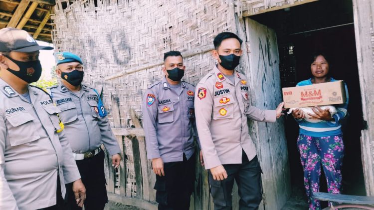 Polsek Bumi Ratu Nuban Bansos Penderita Kaki Gajah