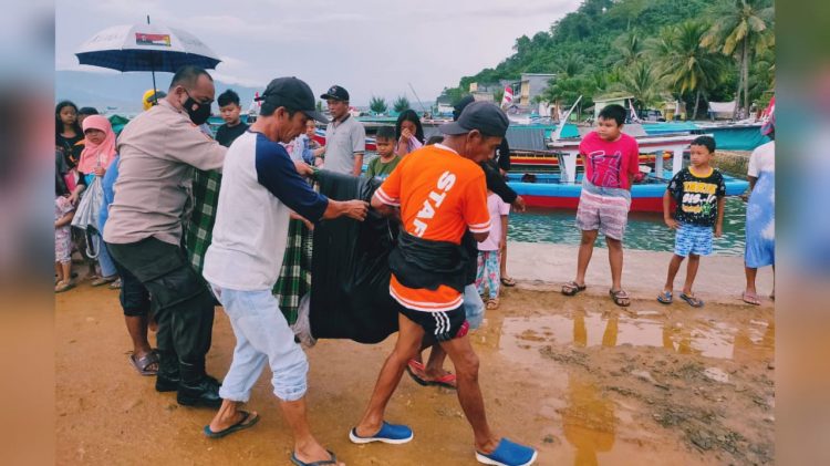 Polisi Evakuasi Jasad Warga