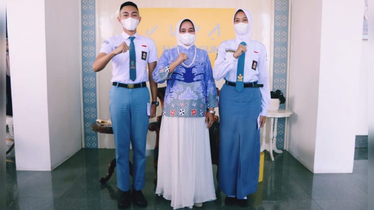 2 Siswa Jadi Petugas Upacara