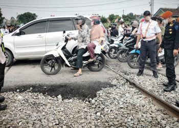 Siswi SMP Tewas Tertabrak Kereta Babaranjang
