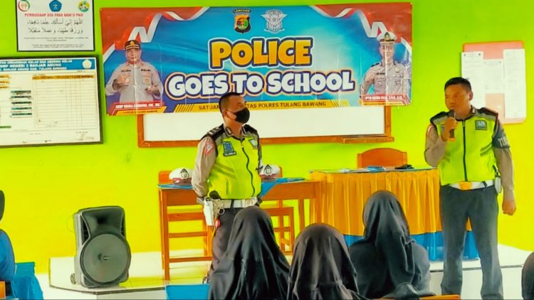 Polres Tulangbawang Edukasi Pelajar SMPN 2 Banjar Agung