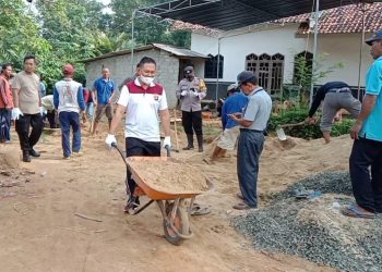 Polsek Seputih Banyak Beri Bantuan Musibah Rumah Roboh