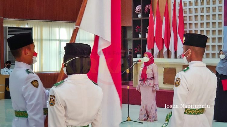 Eva Dwiana Kukuhkan 33 Paskibraka Bandar Lampung 2022