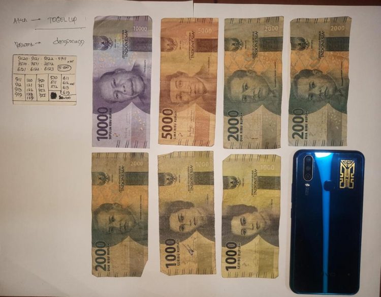 2 Pejudi Togel Ditangkap Polsek Pesisir Tengah