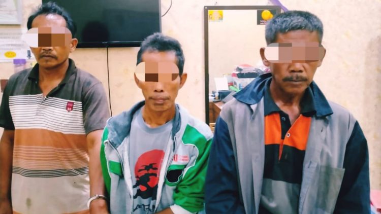 Polisi Tangkap 3 Warga Kampung Purwo Adi