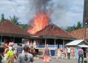 Satu Rumah Terbakar di Pekon Ampai