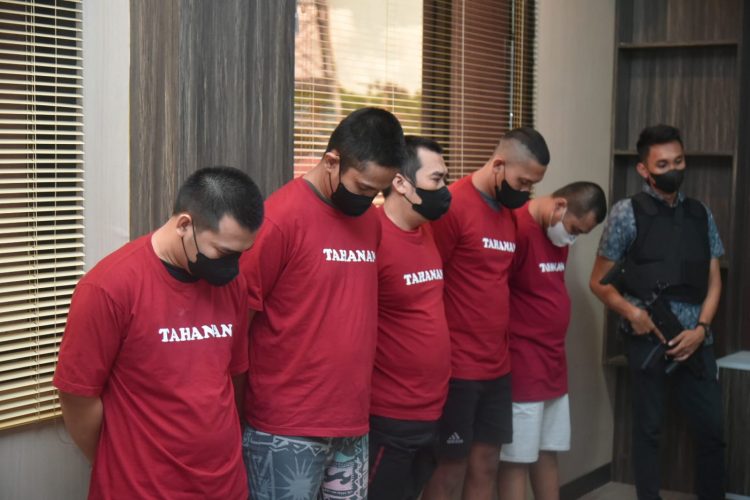 Polda Lampung Pamerkan 5 Pelaku dan Barang Bukti Narkoba