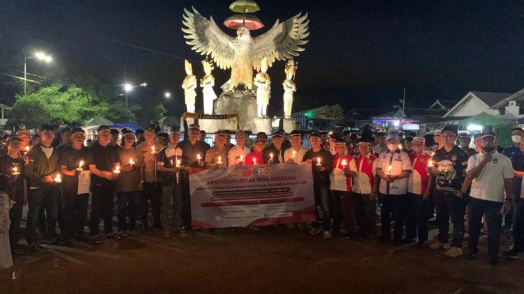 Aksi Seribu Lilin dari Pesawaran Doakan Korban Tragedi Kanjuruhan