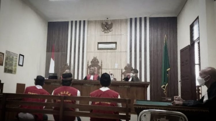 3 Kurir Ganja Divonis 18 Tahun Oleh Hakim