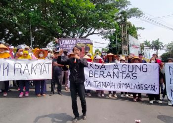 Warga Malang Sari Demo di Kejati Lampung