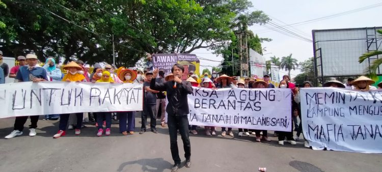 Warga Malang Sari Demo di Kejati Lampung