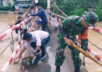 Bakti Sosial Karang Taruna Pesawaran Saat Banjir Melanda