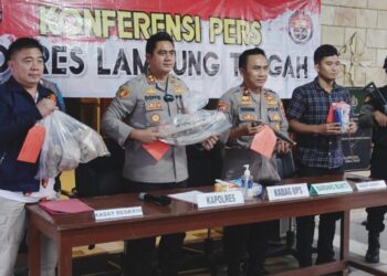 Kasat Narkoba Polres Lampung Tengah Diserang Massa