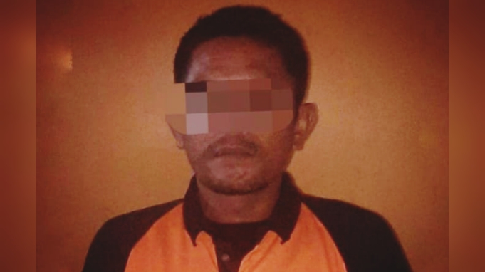 Suporter Sundul Bibir Wasit Hingga Luka dan Berdarah