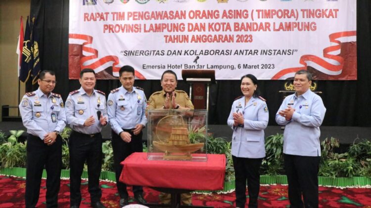 Gubernur Ajak Sinergitas Timpora Awasi Mobilitas WNA