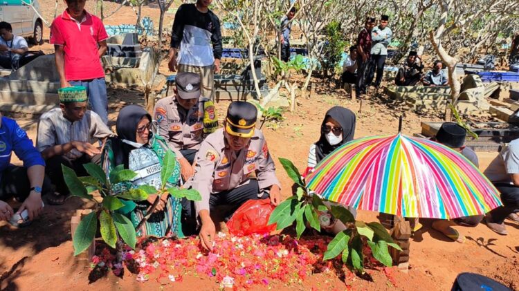 Pasutri Korban Mbah Slamet Dimakamkan di Pesawaran