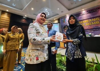 Riana Sari Arinal Pacu Minat Baca