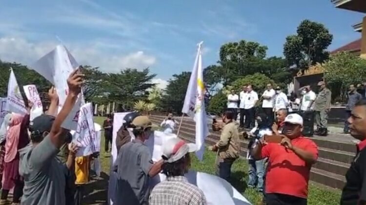 Dendi Ramadhona Tindaklanjuti Keluhan KPM Gunungsari dan Tanjungrejo