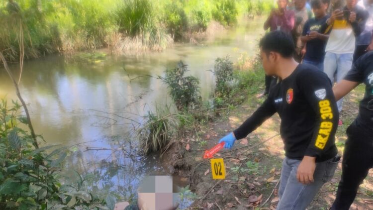 Hendak BAB, Warga Temukan Mayat di Pinggir Sungai Ni Tirta Makmur