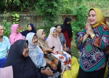 Riana Sari Dorong Lansia Studi Pasca Sarjana