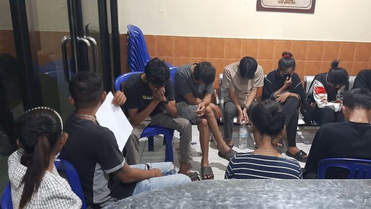 Puluhan Remaja Pringsewu Asyik Pesta Miras, 3 Pasangan Kedapatan Mesum