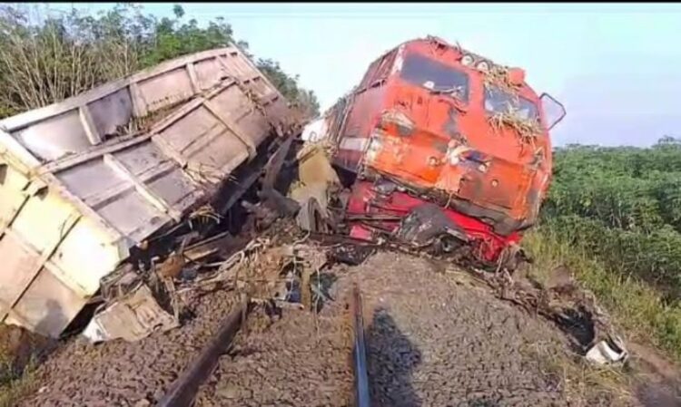 KA Kuala Stabas Tabrak Truk di Lampung Utara, Penumpang Selamat!