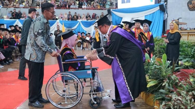 Unila Lepas Ribuan Wisudawan Periode VI 