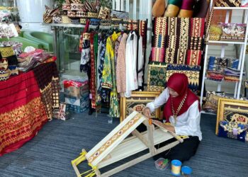 Pameran Seni Hadir di Bandara Radin Inten II, Ada Tapis Lampung Hingga Mbah Surip