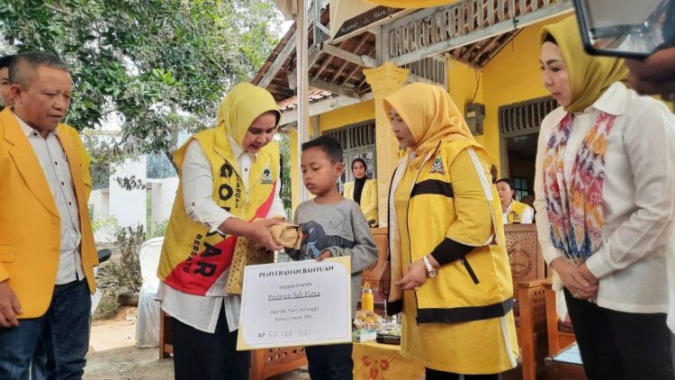 Yanti Airlangga Beri Rp50 Juta Bocah Nangis di Makam
