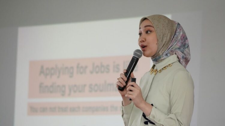 Vina Muliana Berbagi Kiat di Itera Career Day