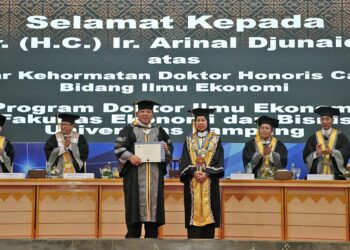 Arinal Djunaidi Terima Gelar Doktor Honoris Causa