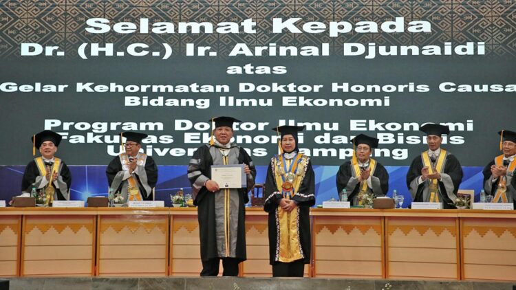 Arinal Djunaidi Terima Gelar Doktor Honoris Causa