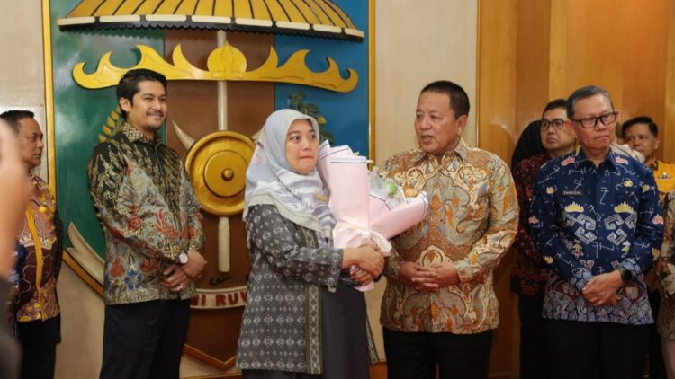 Mundur dari Wagub Lampung. Nunik Berlinang Air Mata