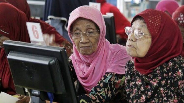 Ekonomi Sulit Lansia Lampung Masih Kerja