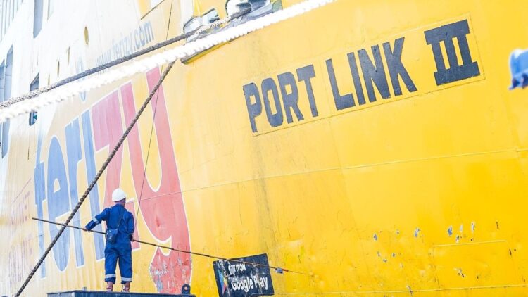 Potensi Cuaca Ekstrem. Pengguna Jasa Penyeberangan Merak-Bakauheni Diminta Waspada