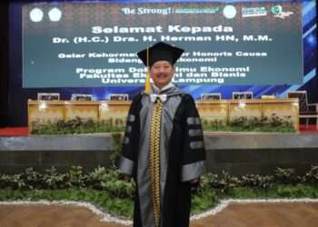 Herman HN Sandang Doktor Honoris Causa