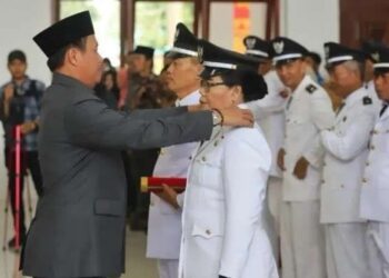 Nukman Lantik 60 Pj Peratin Lampung Barat