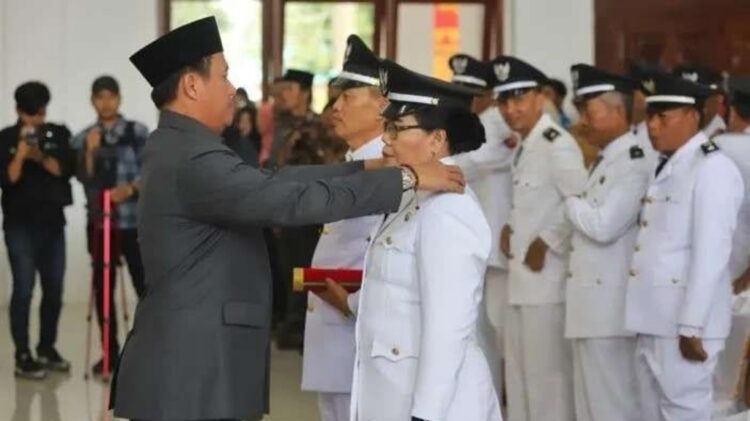 Nukman Lantik 60 Pj Peratin Lampung Barat