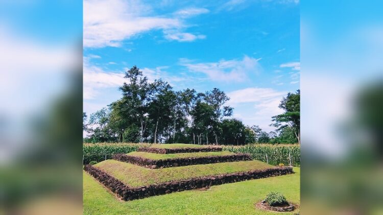 Taman Purbakala Pugung Raharjo
