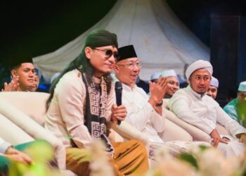 Gus Miftah dan RMD Satukan Hati Ribuan Warga Pringsewu dalam Sholawat Akbar